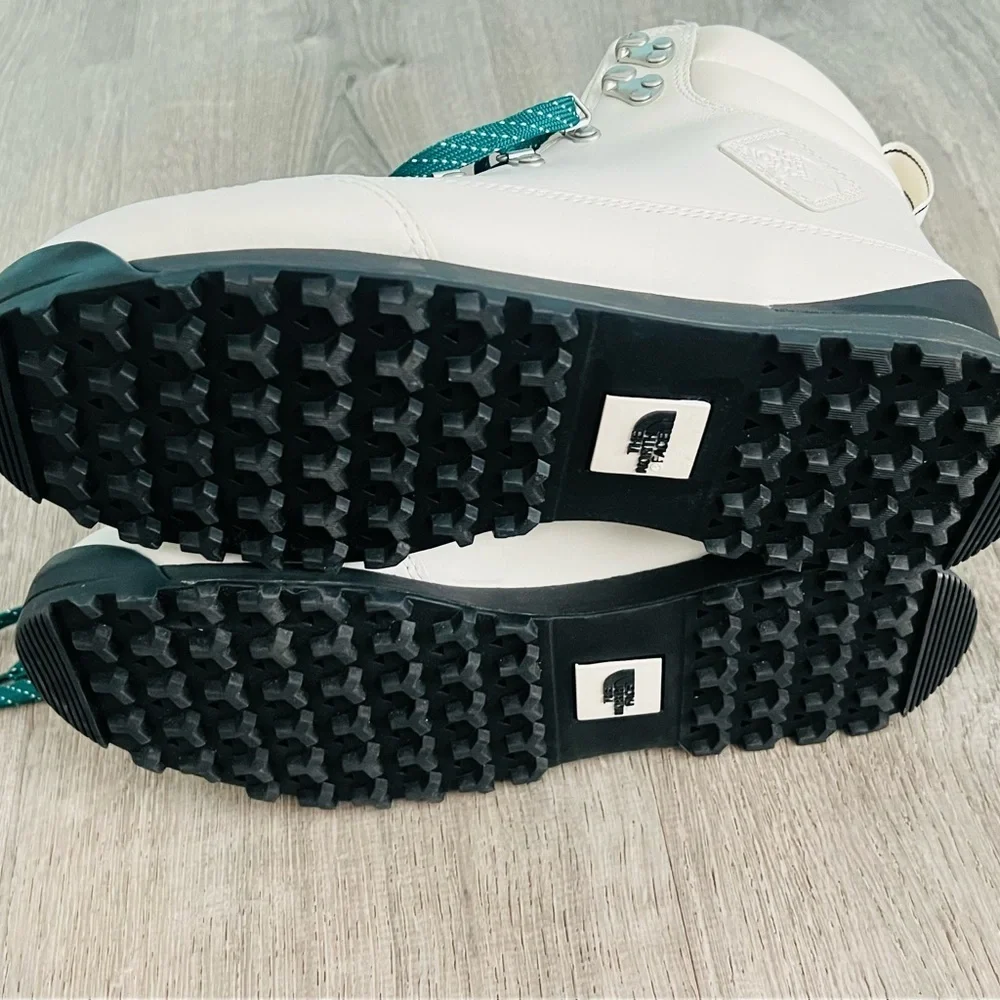 The North Face Berkeley IV White Boots with Teal Laces size 10.5 or 10 - Picture 5 of 6